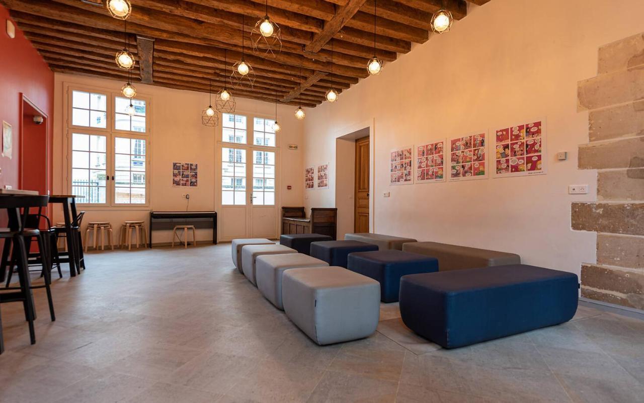 Mije Marais Hostel Paris Luaran gambar The interior of the gallery