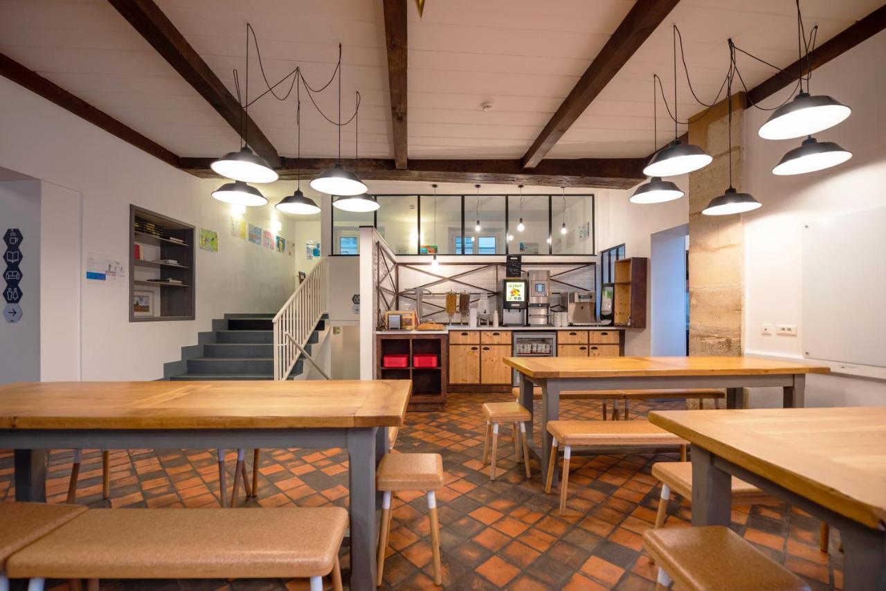Mije Marais Hostel Paris Luaran gambar The kitchen and dining room at the International House