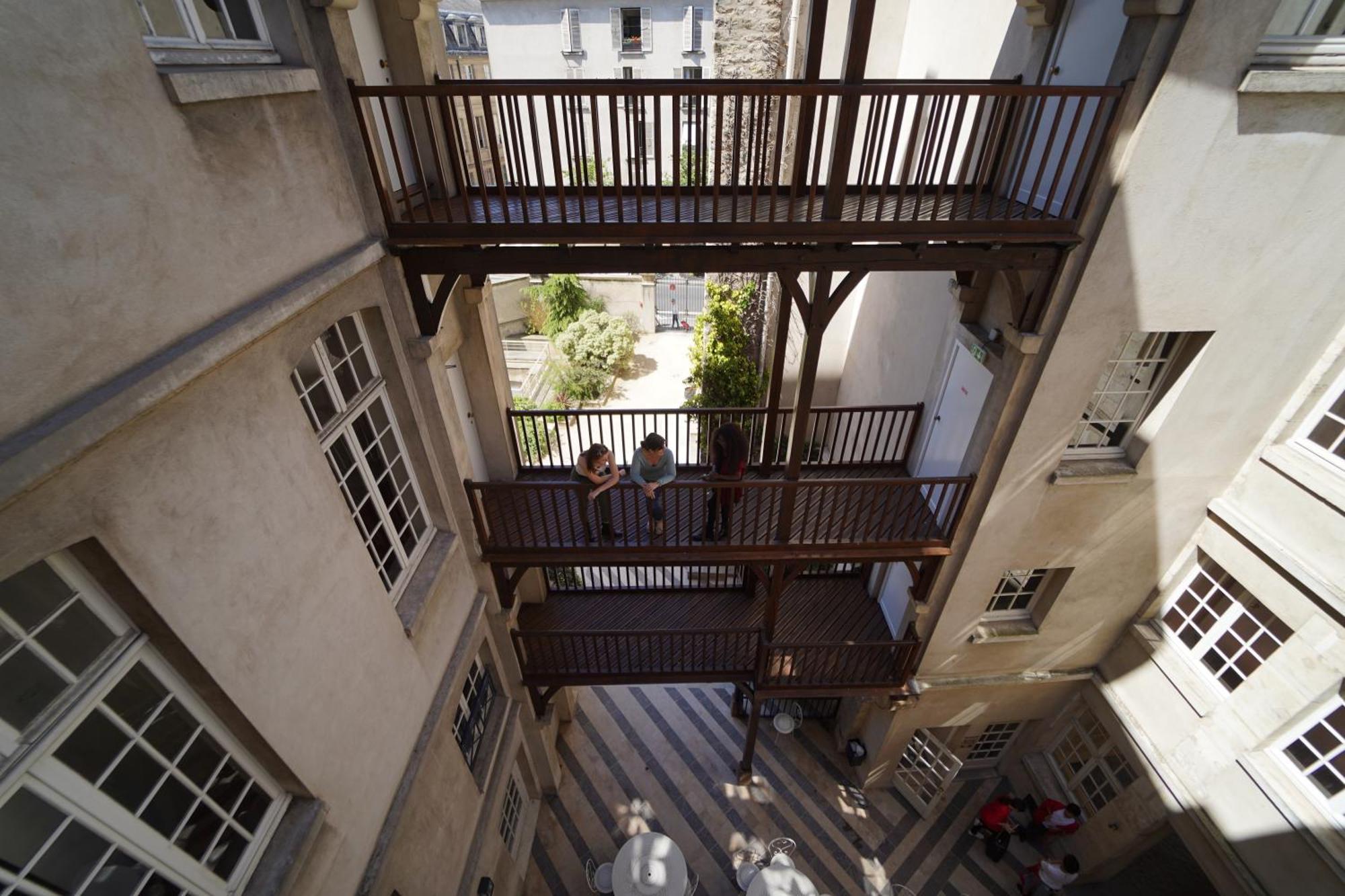 Mije Marais Hostel Paris Luaran gambar The courtyard of the museum