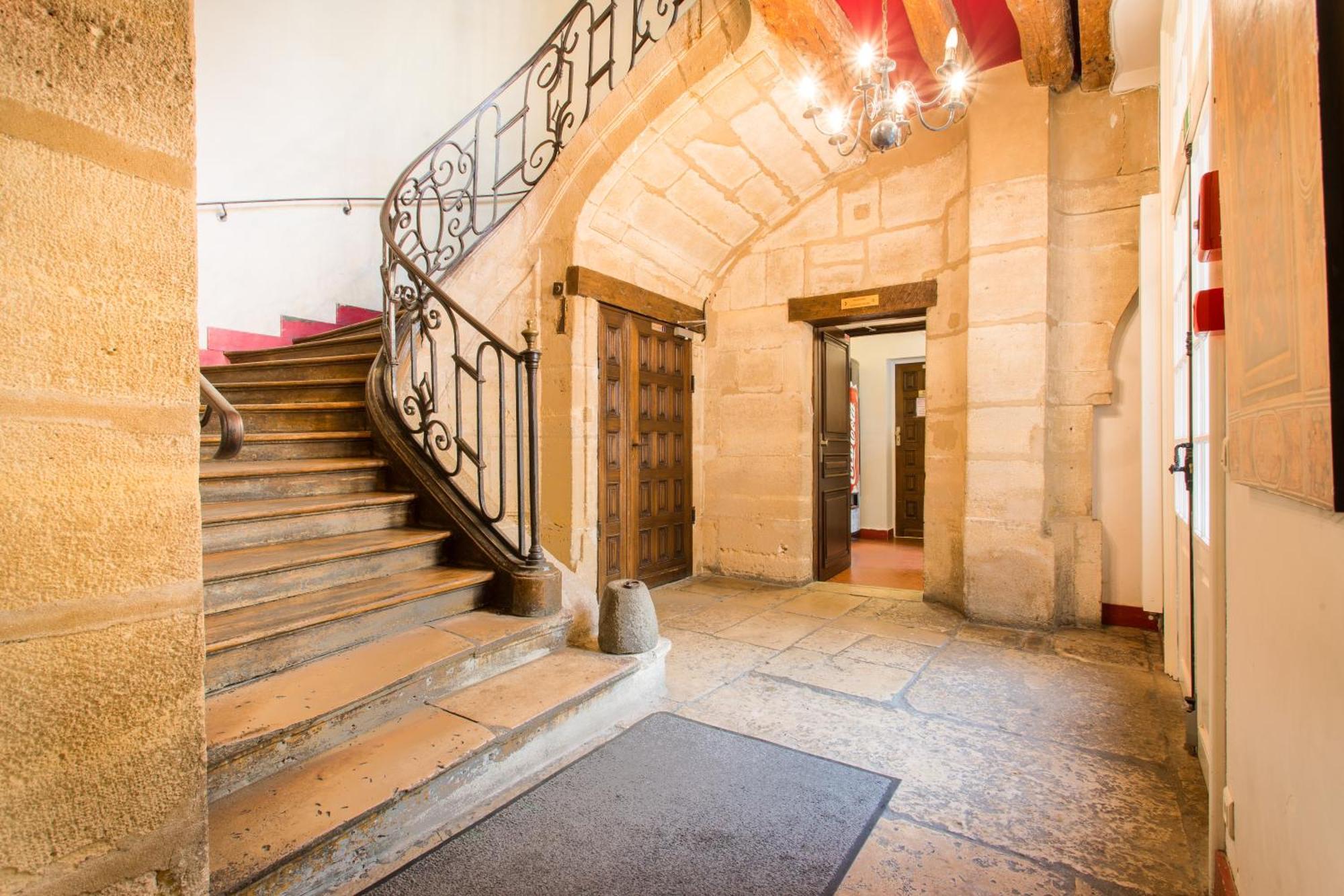 Mije Marais Hostel Paris Luaran gambar Entrance of the museum