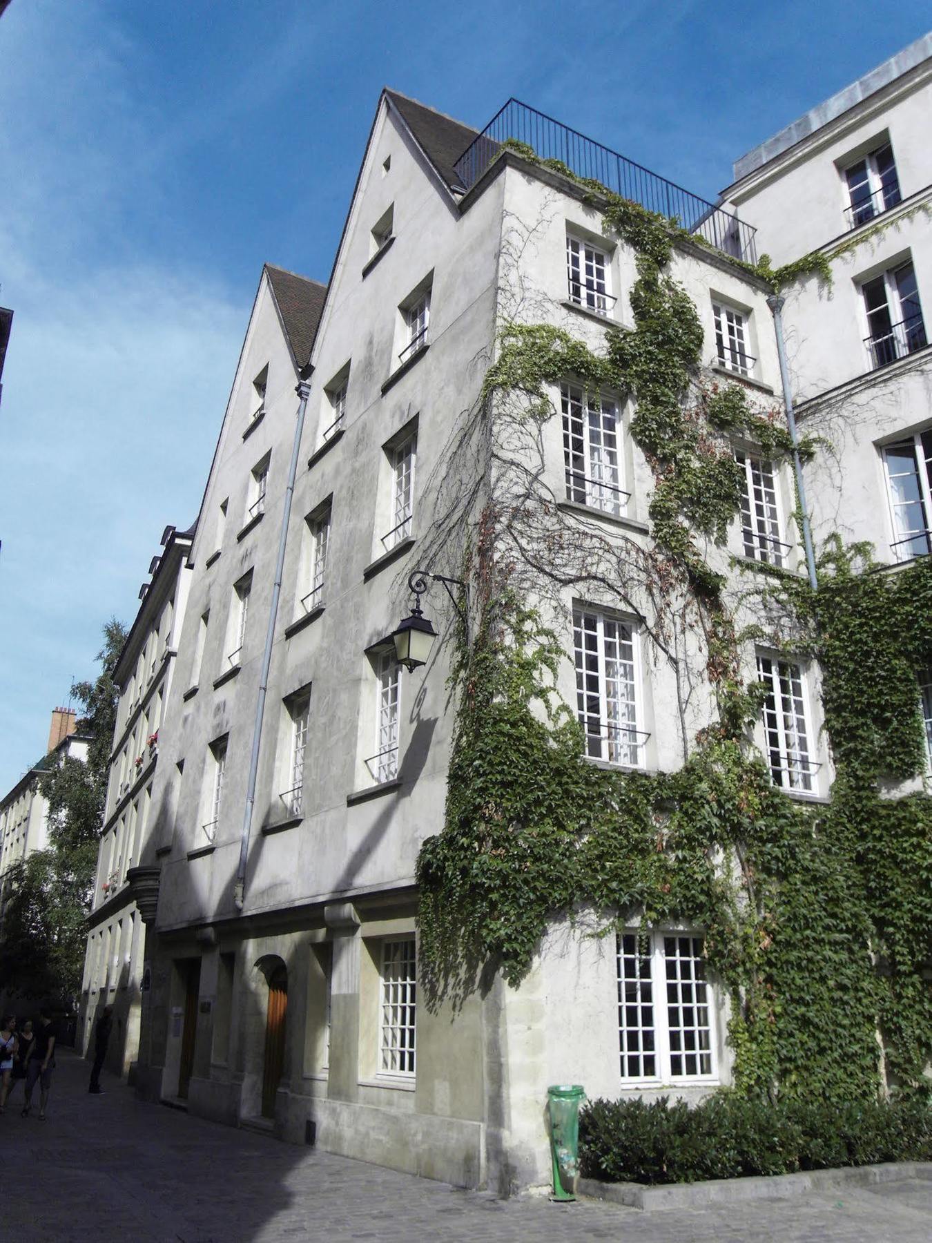 Mije Marais Hostel Paris Luaran gambar The house of the composer in Bayreuth