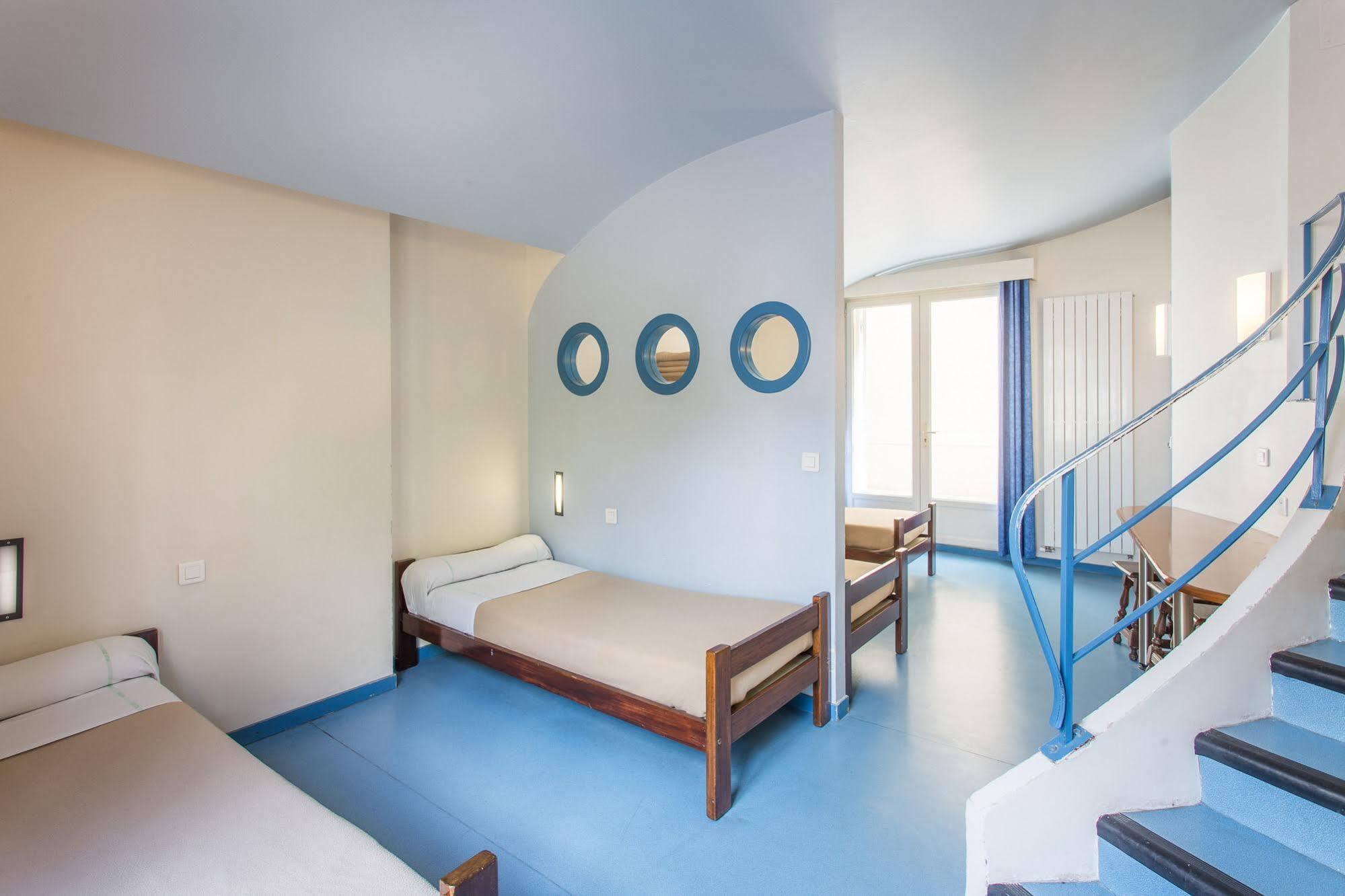 Mije Marais Hostel Paris Luaran gambar A room at the Centre hospitalier universitaire vaudois (CHUV) in Lausanne, Switzerland