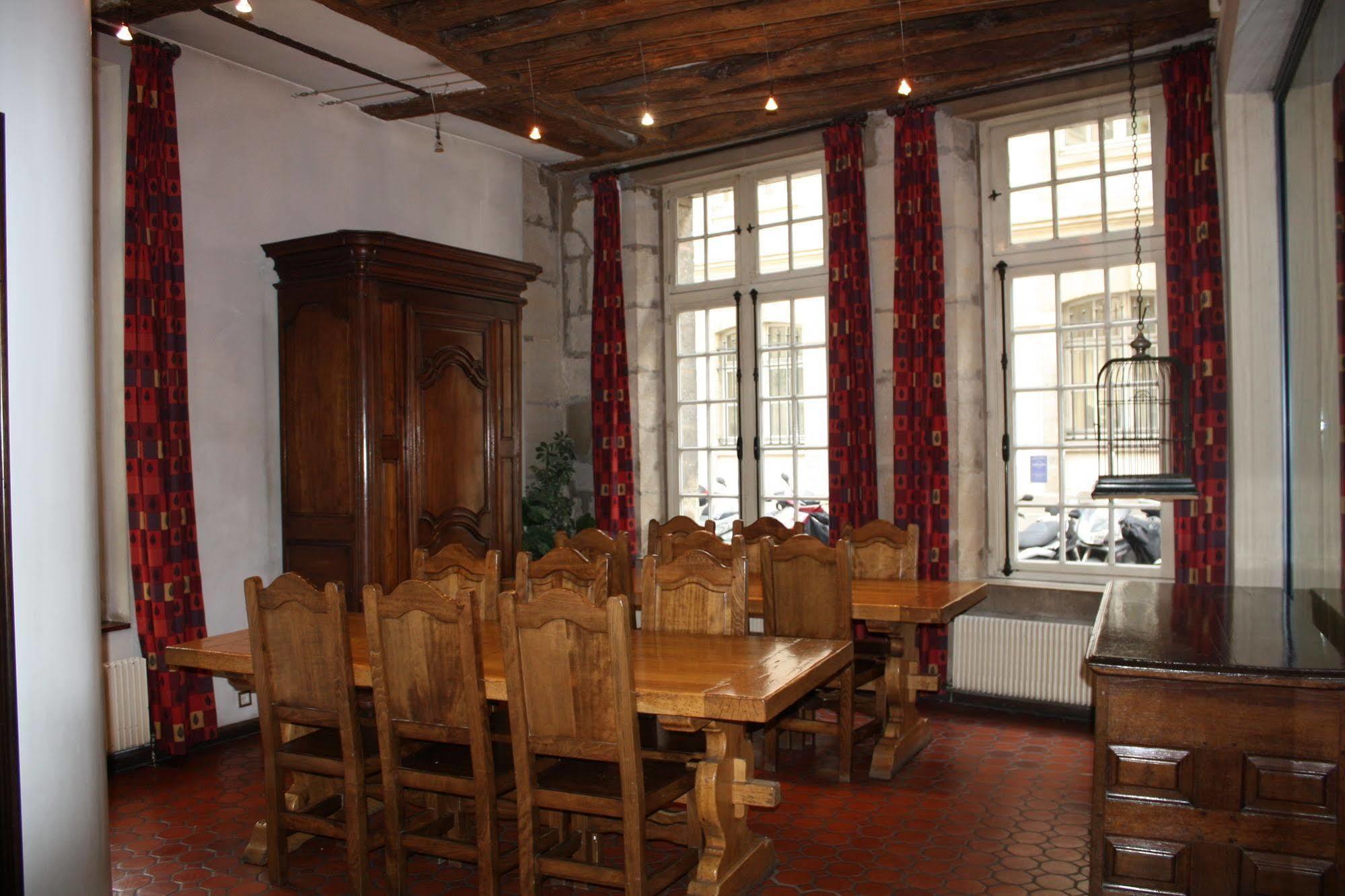Mije Marais Hostel Paris Luaran gambar The dining room